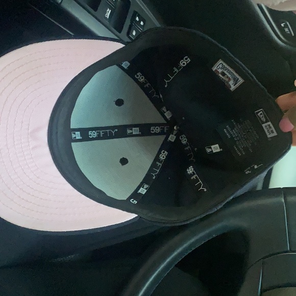 Red Sox Pink bottom fitted hat - Picture 5 of 5